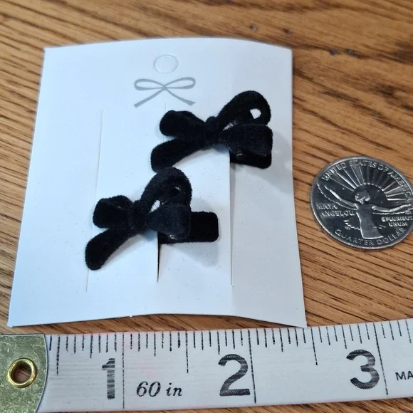 Black Velvet Hair Bow Clips - Picture 4 of 4